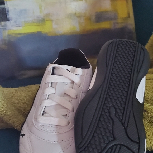 Kids Shoe 10.5 - Picture 4 of 7